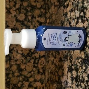 BBW Frosted Coconut Snowball gentle and clean foaming hand soap
